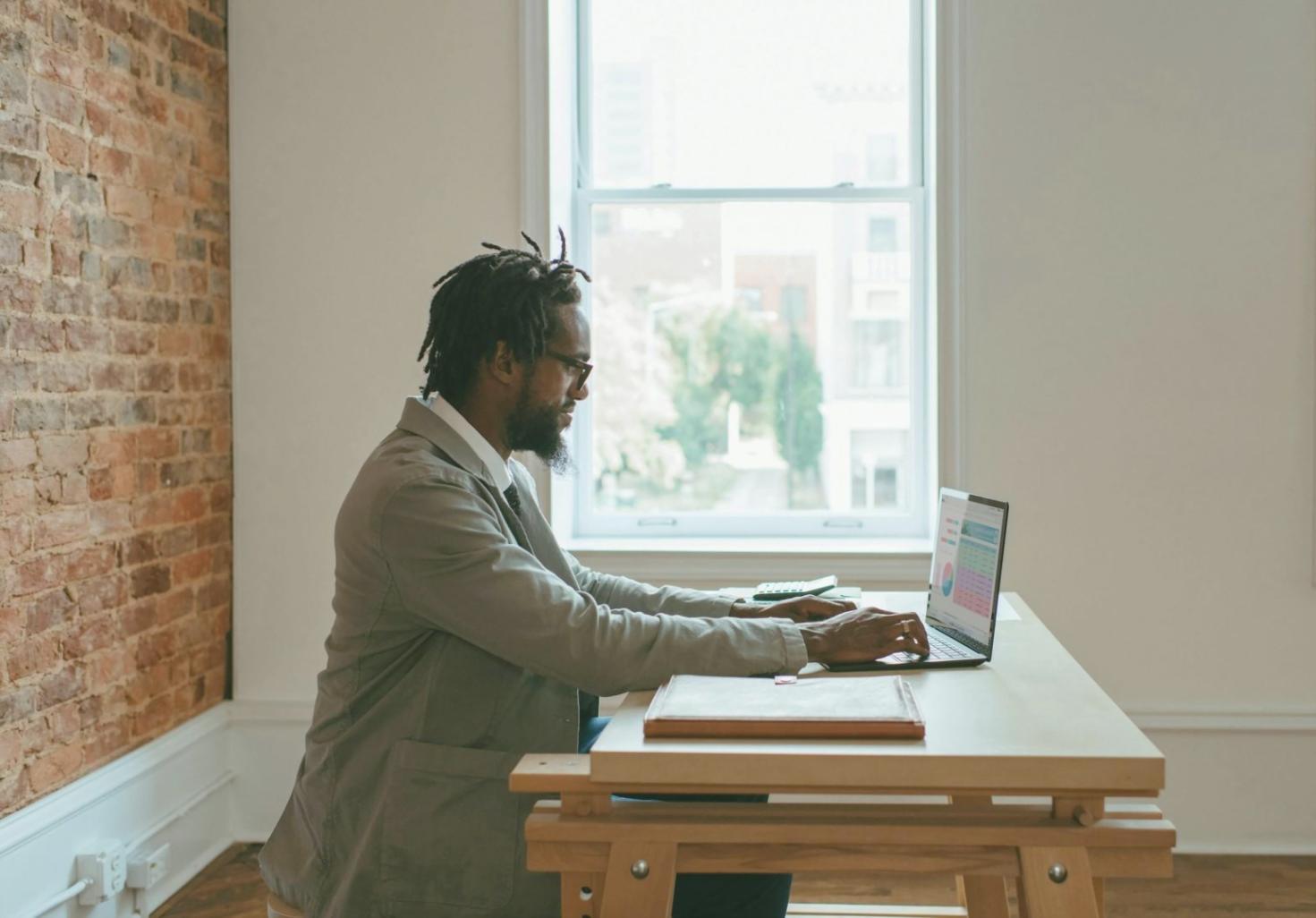 Professional finance learning environment with modern technology